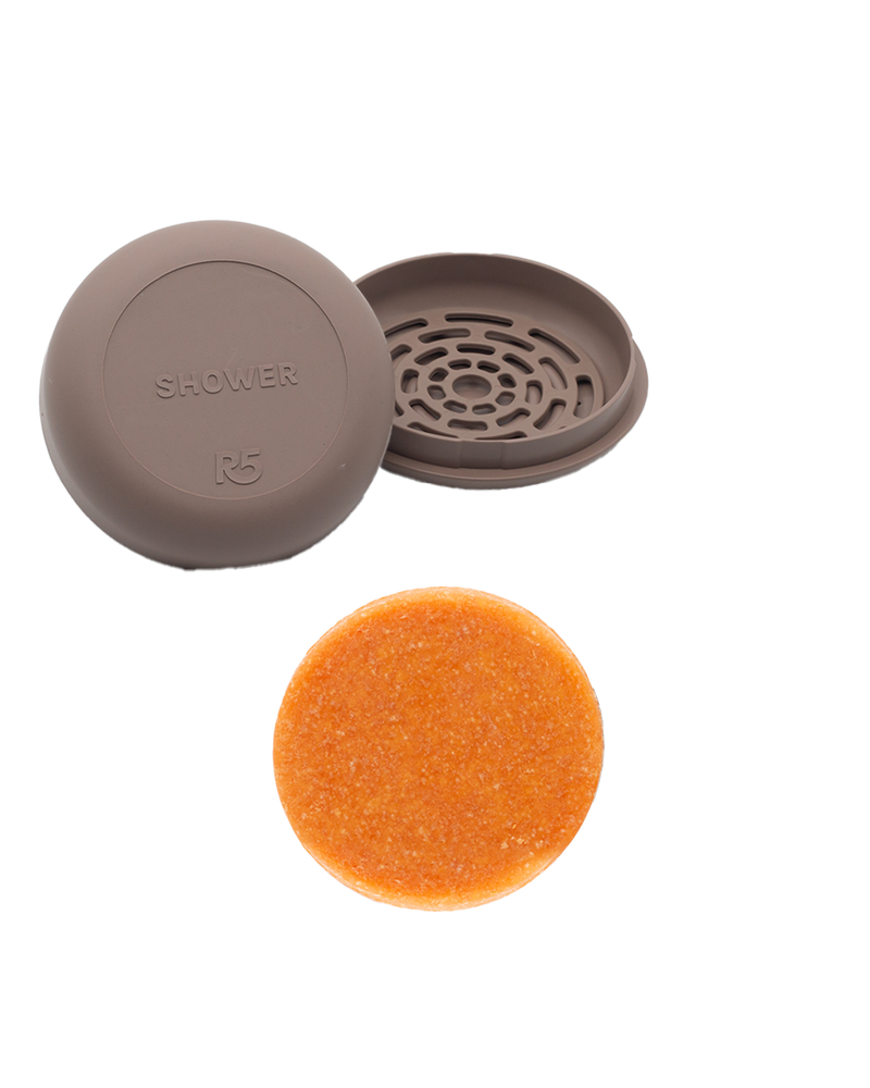 Solid body soap that enriches moisture