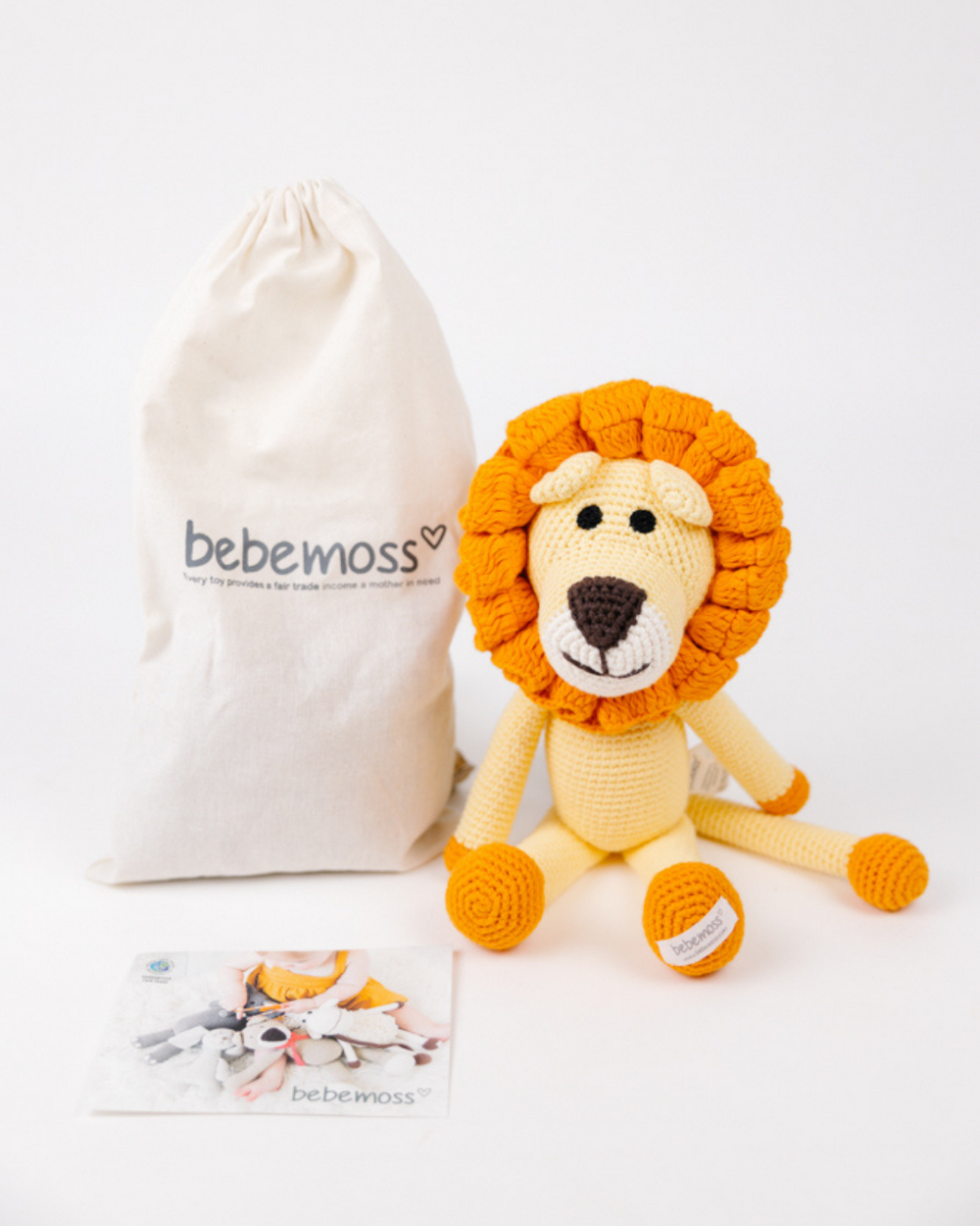 Leo the lion - a hand-knitted ornamental product
